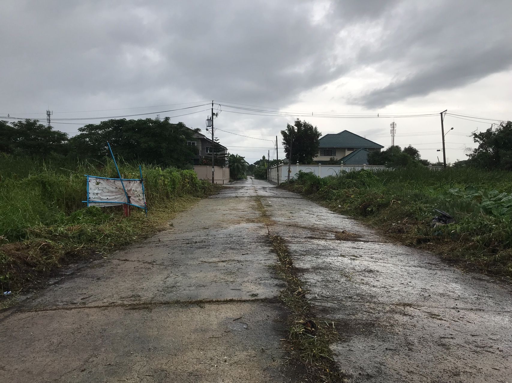 ขายที่ดิน-พุทธมณฑลสาย-2-ที่ดินอยู่ในโครงการหมู่บ้านอัยเวศน์-ซอย-21-ตลิ่งชัน-กรุงเทพมหานคร