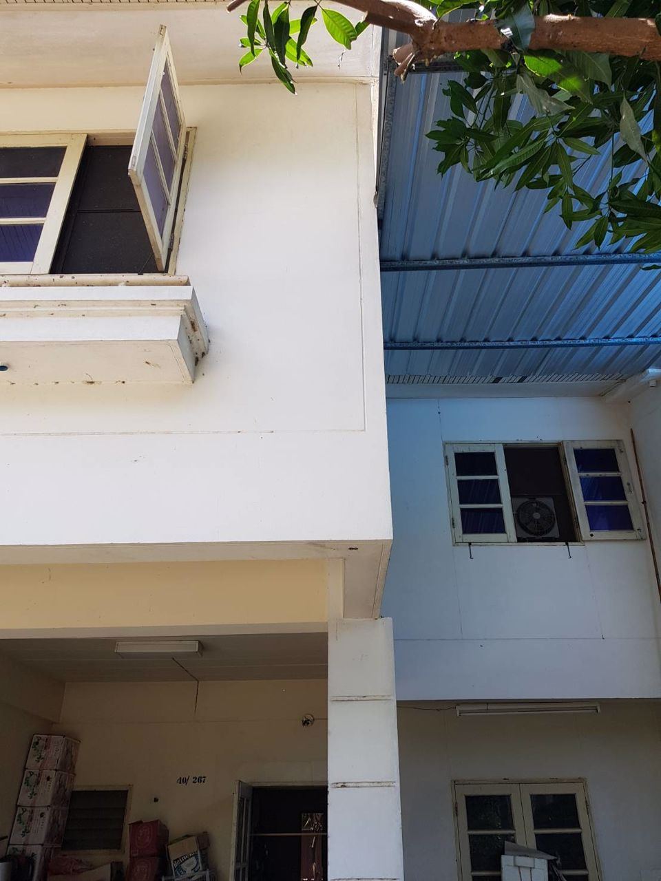 ขายบ้านทาวน์เฮาส์-2-ชั้น-เนื้อที่-27-ตารางวา-ทำเลเด่นๆ-ติดสนาม-และถนนซอยแรกของโครงการ-เมืองสุพรรณบุร