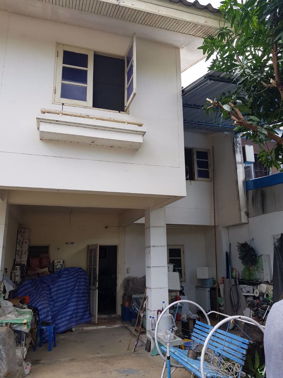 ขายบ้านทาวน์เฮาส์-2-ชั้น-เนื้อที่-27-ตารางวา-ทำเลเด่นๆ-ติดสนาม-และถนนซอยแรกของโครงการ-เมืองสุพรรณบุร