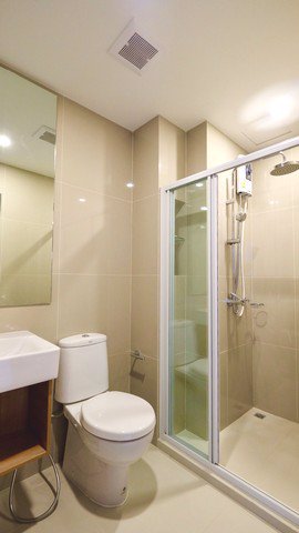 เอลลิโอ-เดล-เนสท์-อุดมสุข-elio-del-nest-udomsuk-อาคาร-c-ชั้น-12a-วิวสวนและสระว่ายน้ำ