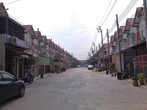 ให้เช่าบ้านทาวน์เฮ้าส์-2-ชั้น-ราคาถูก-24-ตรวพร้อมเข้าอยู่ได้ทันที