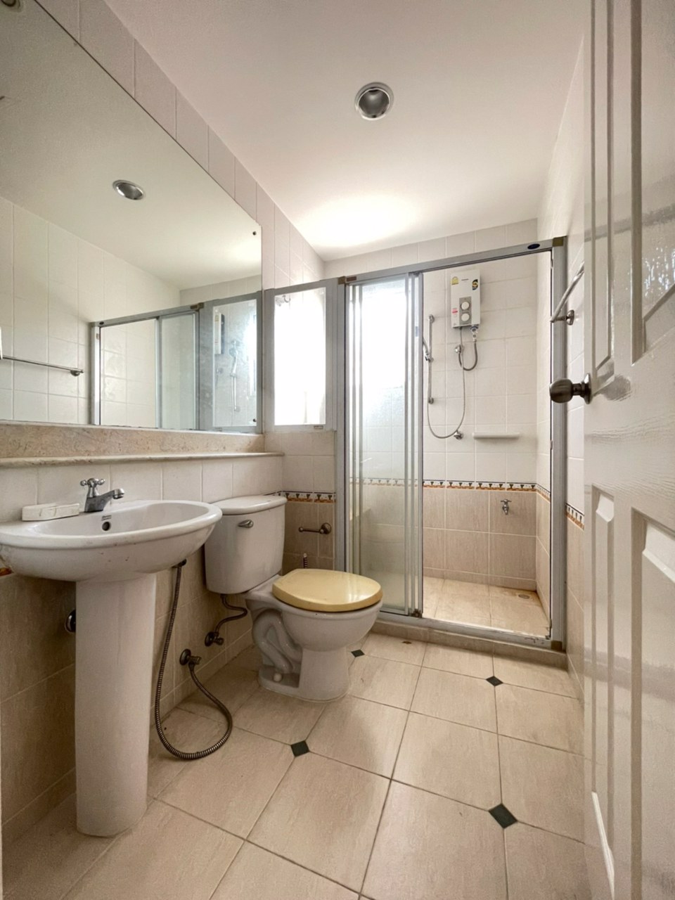 ขายนันทวันสุวรรณภูมิ-ถกิ่งแก้ว-ใกล้สนามบิน-รีโนเวทแล้ว-พร้อมเฟอร์นิเจอร์เกรดเอ-ต่อเติมครบ