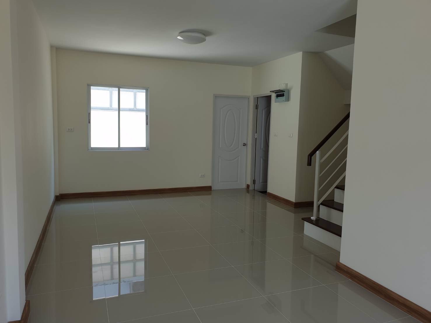 ขายทาวน์เฮ้าส์-2-ชั้น-หมู่บ้าน-บ้านดี-บางโทรัด