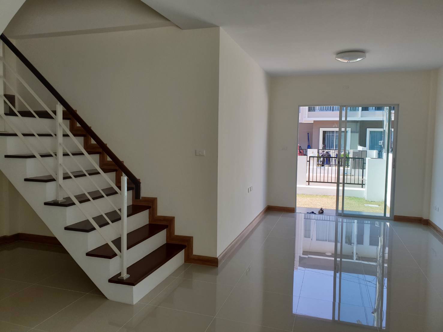 ขายทาวน์เฮ้าส์-2-ชั้น-หมู่บ้าน-บ้านดี-บางโทรัด