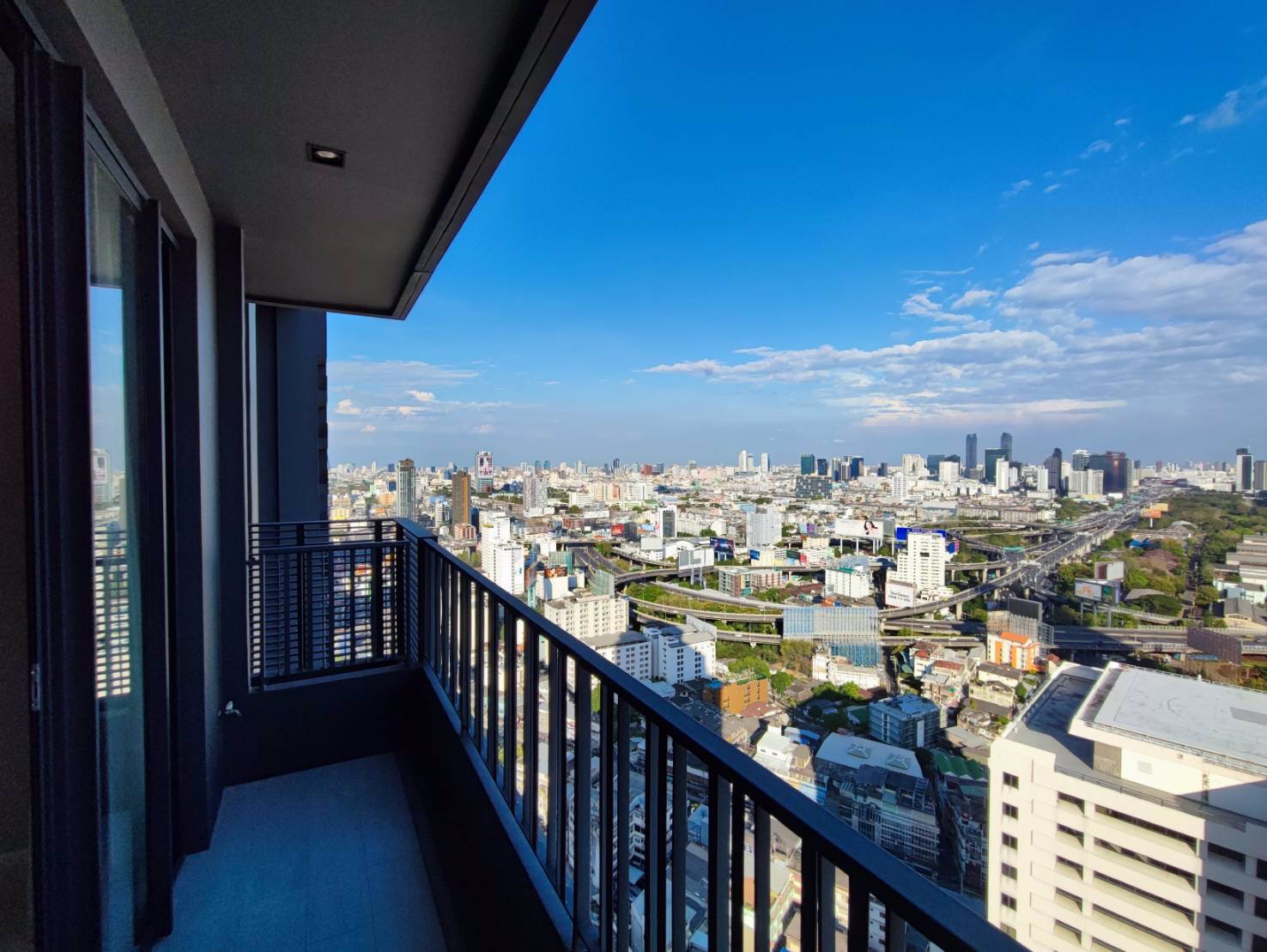 ขายด่วน-คอนโด-เดอะรูม-พญาไท-the-room-phayathai-ขายดาวน์-ราคาขาดทุน-ชั้น-30-