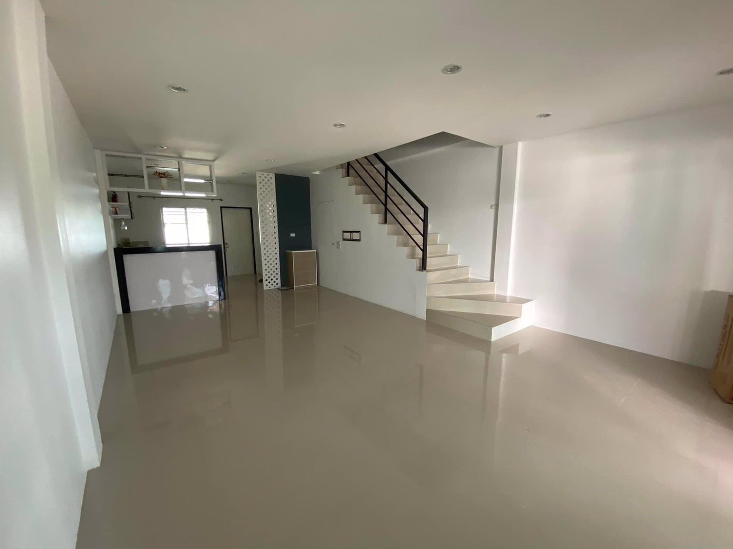 ทาวน์โฮมสวย-2-ชั้นสไตล์โมเดล-พร้อมอยู่-ทำเลดี-สงบ-ใกล้แหล่ง-แหล่งช้อปปิ้ง-รร-รพ-เดินทางสะดวก