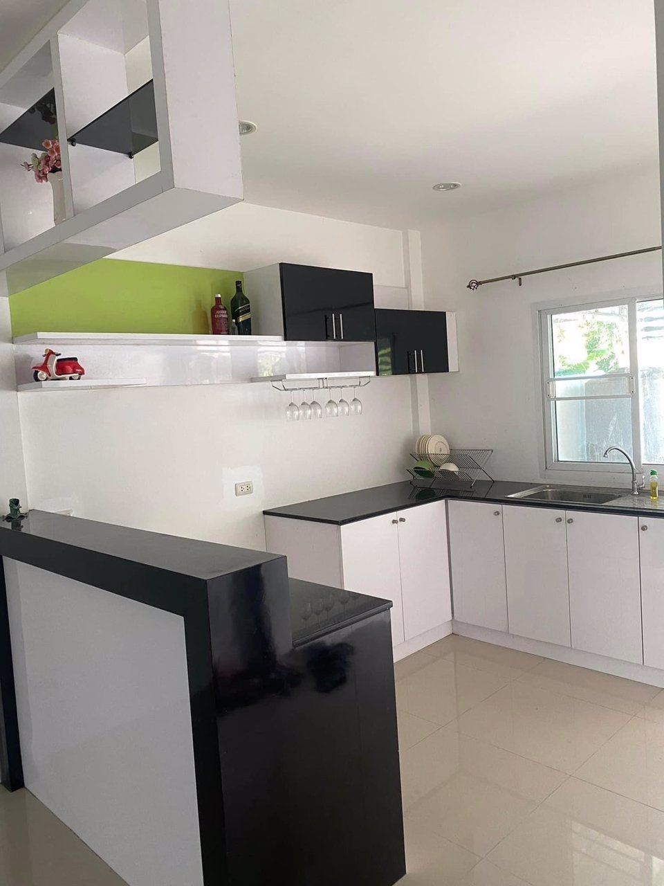 ทาวน์โฮมสวย-2-ชั้นสไตล์โมเดล-พร้อมอยู่-ทำเลดี-สงบ-ใกล้แหล่ง-แหล่งช้อปปิ้ง-รร-รพ-เดินทางสะดวก