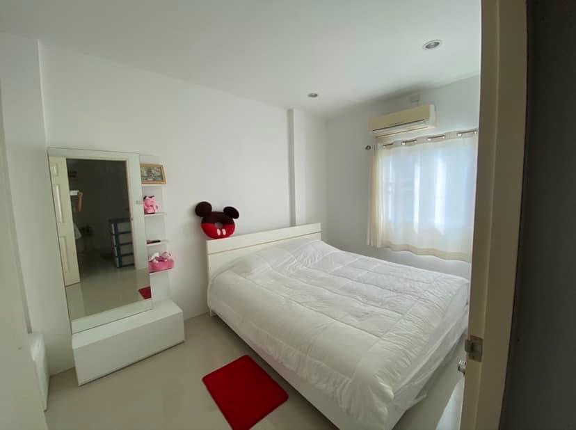 ทาวน์โฮมสวย-2-ชั้นสไตล์โมเดล-พร้อมอยู่-ทำเลดี-สงบ-ใกล้แหล่ง-แหล่งช้อปปิ้ง-รร-รพ-เดินทางสะดวก