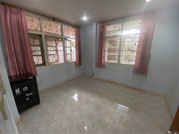 ขายด่วน-มสีวลี-บ้านเดี่ยว-60ตารางวา-ติดตลาดสี่มุมเมือง-0818684966