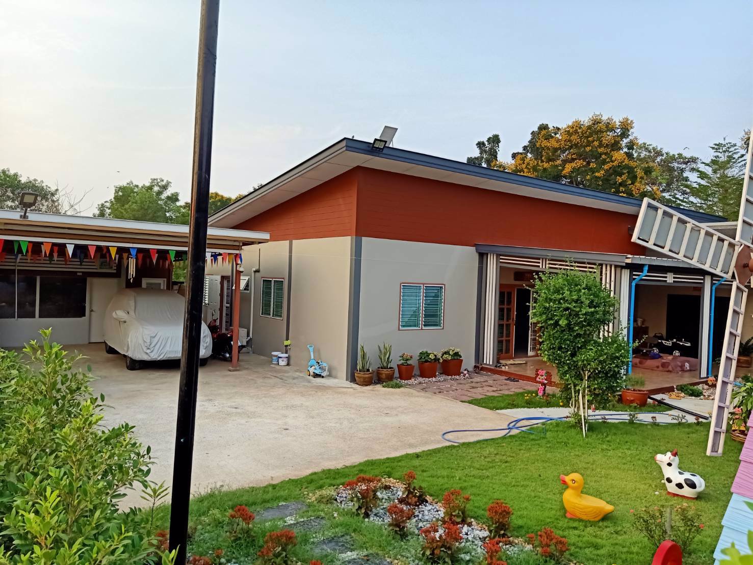 ขายบ้านพร้อมที่ดิน-เนื้อที่-160-ตารางวา-3-ห้องนอน-3-ห้องน้ำ-มีพื้นที่รอบบ้าน-มีสวนนั่งเล่น-พร้อมโฉน