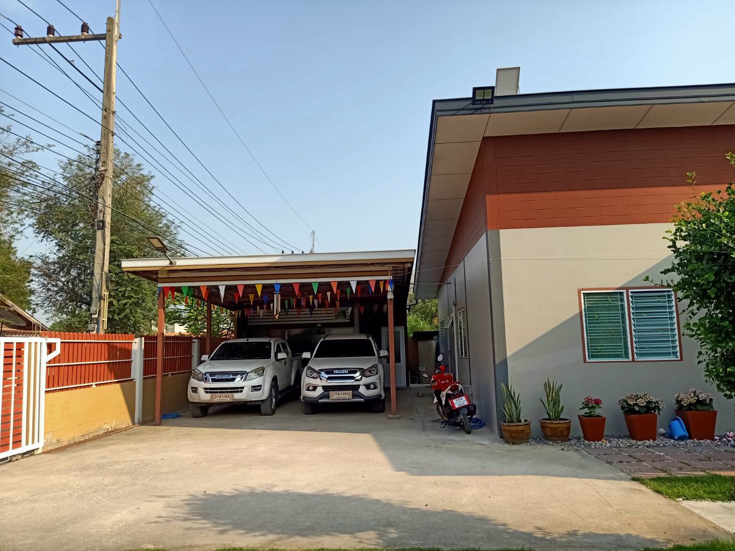 ขายบ้านพร้อมที่ดิน-เนื้อที่-160-ตารางวา-3-ห้องนอน-3-ห้องน้ำ-มีพื้นที่รอบบ้าน-มีสวนนั่งเล่น-พร้อมโฉน