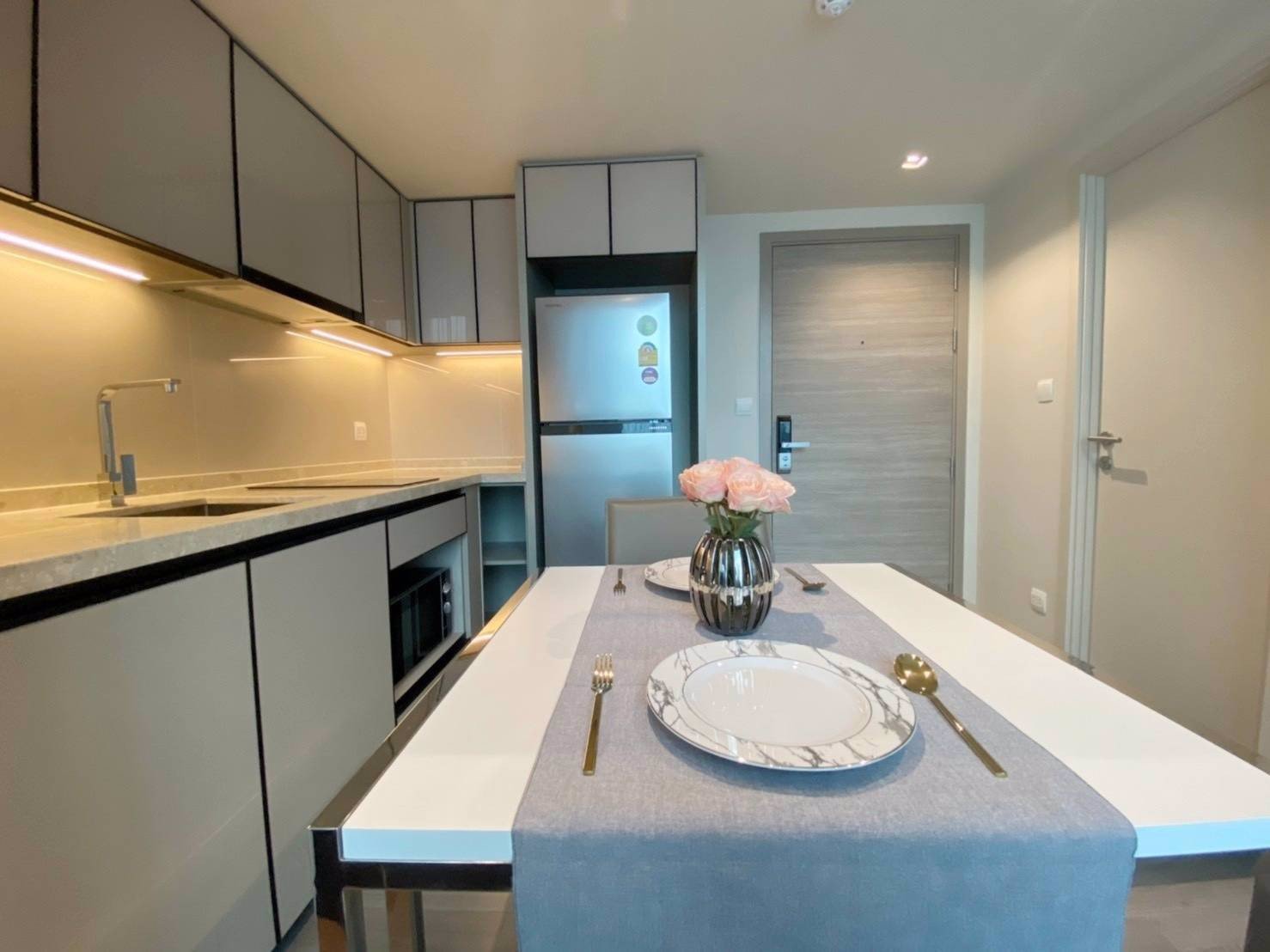 ให้เช่าคอนโด-เดอะรีเซิร์ฟ-พหล-ประดิพัทธ์-ติด-bts-สะพานควาย-ห้องเพดานสูง