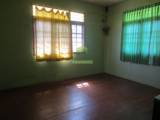 ขายด่วน-ที่ดินพร้อมสิ่งปลูกสร้าง-บ้านครึ่งตึกครึ่งไม้-2-ชั้น-ติดถนนโพธิ์การ้อง-เนื้อที่-63-ตรว