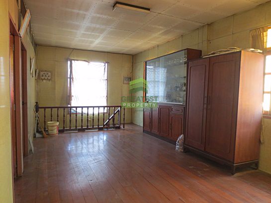 ขายด่วน-ที่ดินพร้อมสิ่งปลูกสร้าง-บ้านครึ่งตึกครึ่งไม้-2-ชั้น-ติดถนนโพธิ์การ้อง-เนื้อที่-63-ตรว