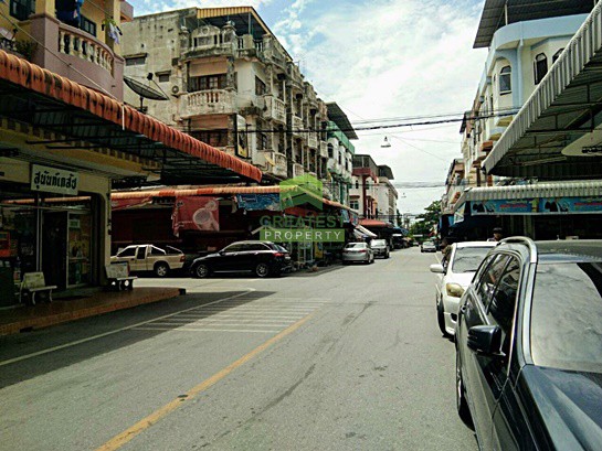 หมู่บ้าน-ศรีสามพราน-นครปฐม-ขายด่วน-ตึกแถว-4-ชั้น-เนื้อที่-16-ตรว-ทำเลดี-ติดถนนเมน