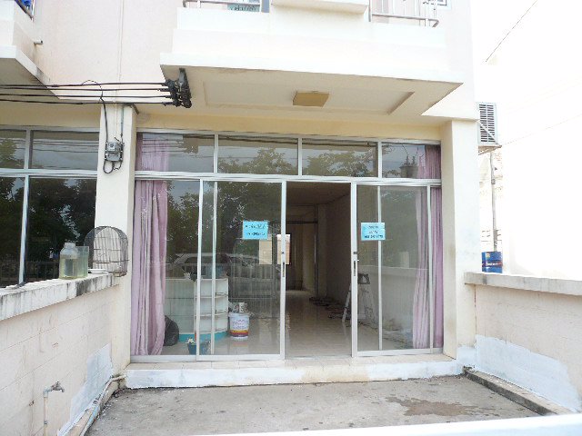 ทาวน์โฮม3ชั้น-21ตรว-ห้องหัวมุม-จอดรถได้-3-คัน-หมู่บ้านเสรีรุ่งเรือง1-ถนนพระราม2-สมุทรสาคร