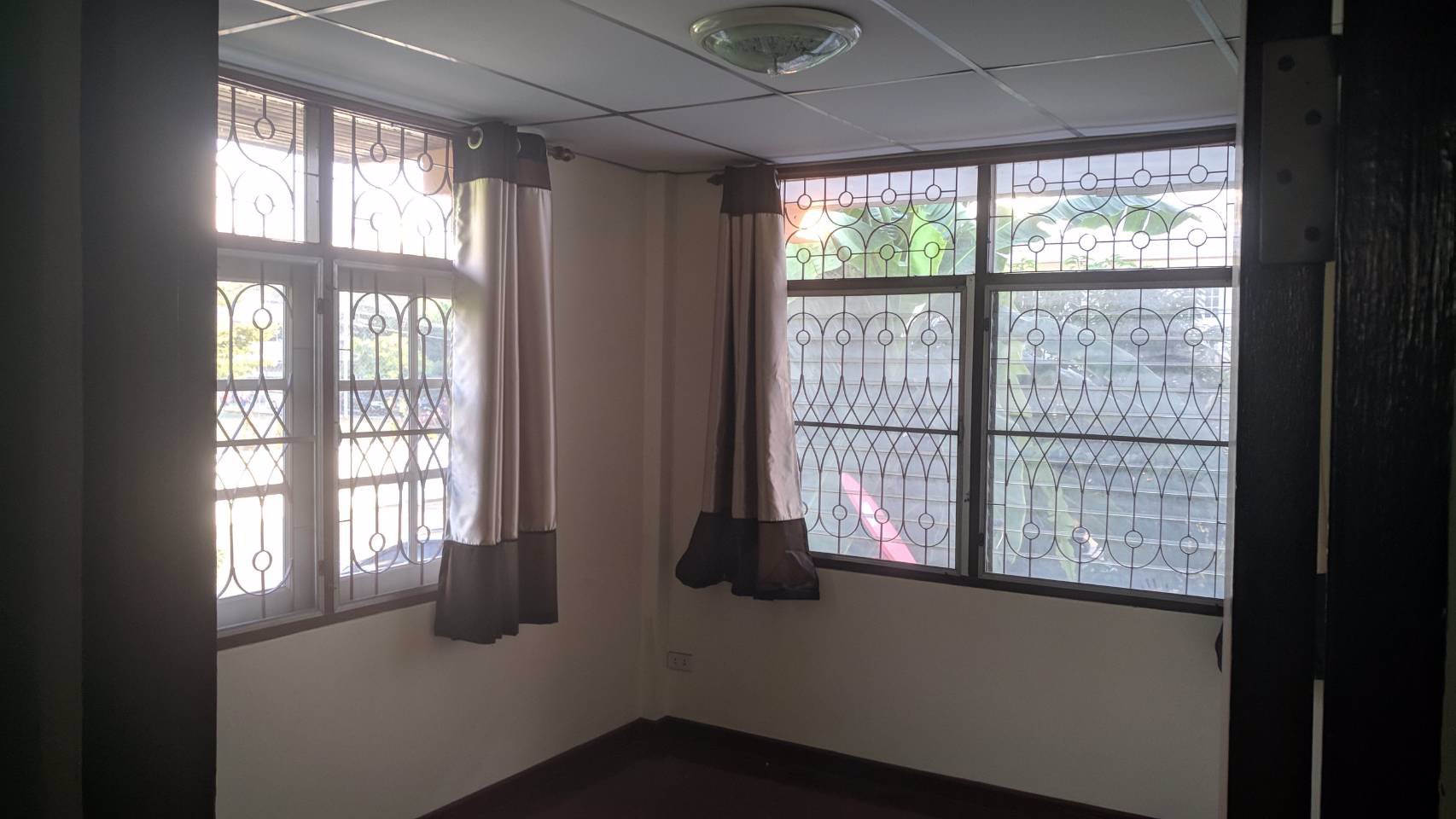 ให้เช่าทาว์โฮมหลักสองนิเวนศ์-3-ห้องนอน-2-ห้องน้ำ-ห่างจากถนนใหญ่-250-เมตร-ปากซอย-มี-รปภ-24-ชั่วโมง