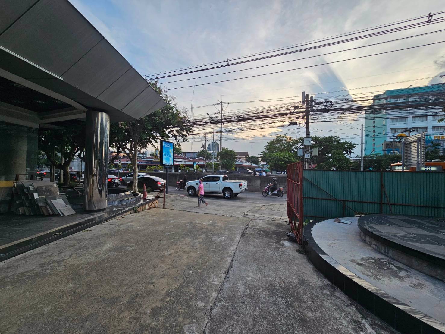 ขายที่ดินติดถนนรัชดาแปลง-ใกล้mrtสุทธิสาร200เมตรแถมสิ่งปลูกสร้าง