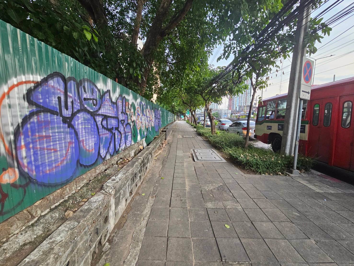 ขายที่ดินติดถนนรัชดาแปลง-ใกล้mrtสุทธิสาร200เมตรแถมสิ่งปลูกสร้าง