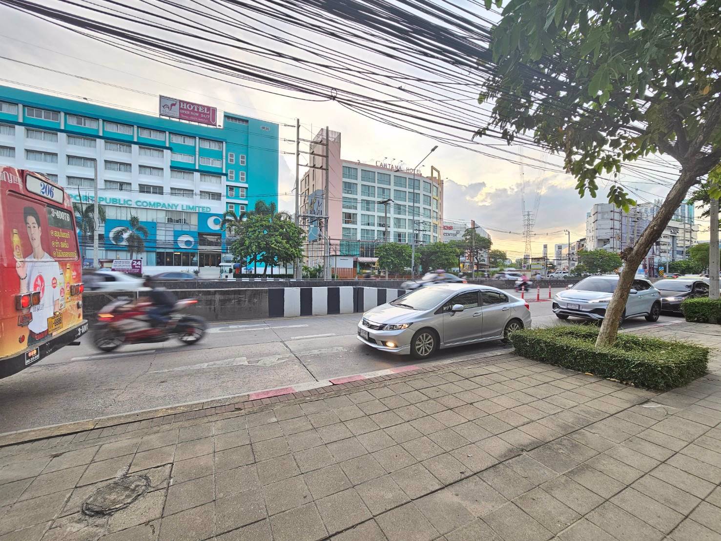 ขายที่ดินติดถนนรัชดาแปลง-ใกล้mrtสุทธิสาร200เมตรแถมสิ่งปลูกสร้าง