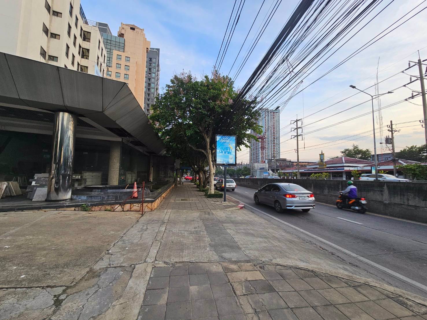 ขายที่ดินติดถนนรัชดาแปลง-ใกล้mrtสุทธิสาร200เมตรแถมสิ่งปลูกสร้าง