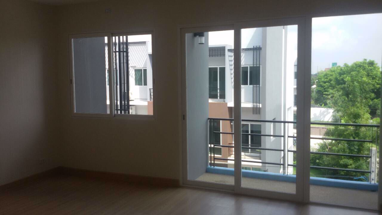 ให้เช่าทาวน์โฮม-ถรามอินทรา76-ติดแมคโคร-3ชั้น-3นอน-แอร์-เช่า-22000บ-ด-โทร-093-9594717