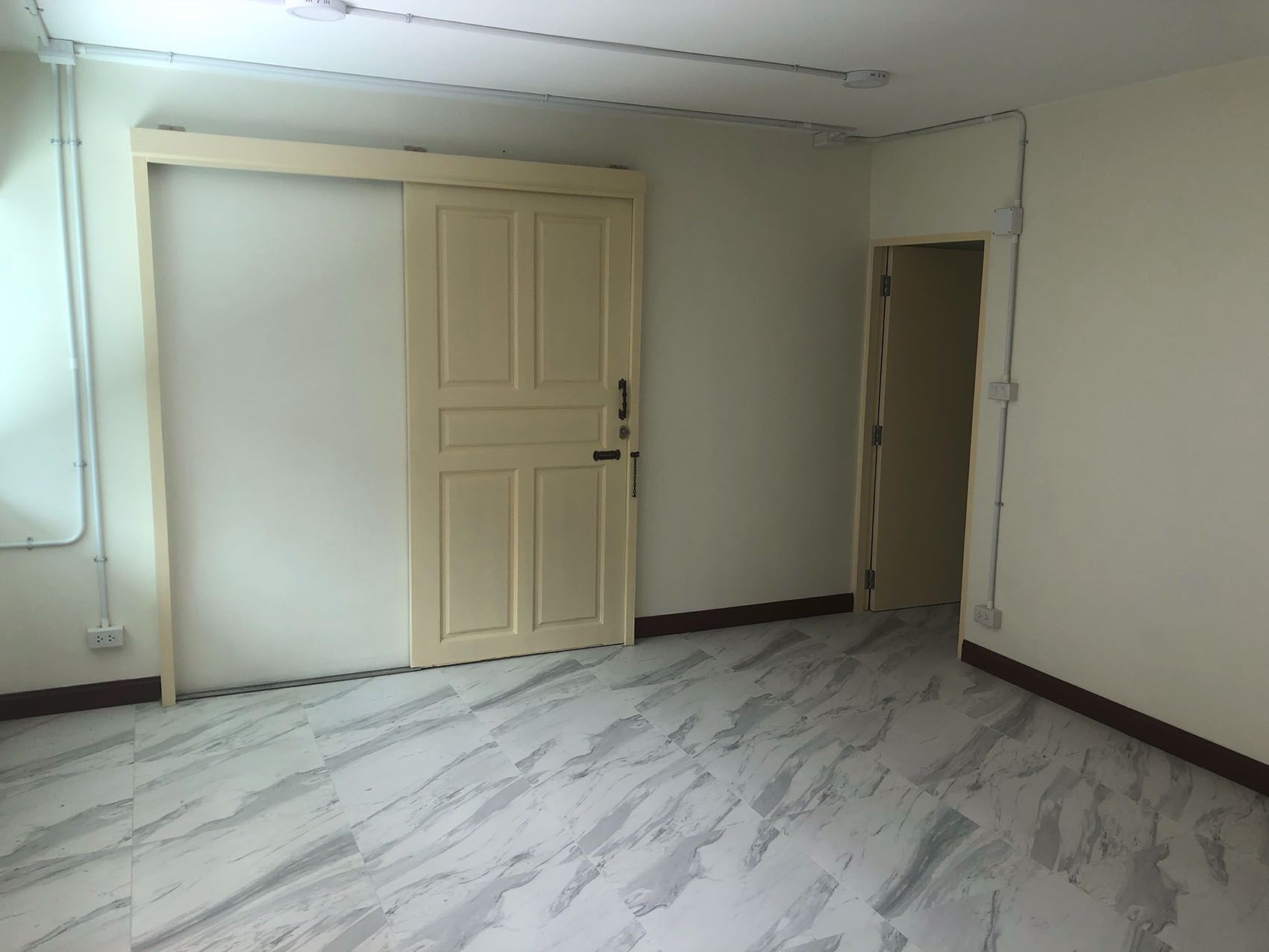 ให้เช่าบ้านตกแต่งใหม่-สุขุมวิทซ4-ใกล้-bts-นานา-3ชั้น-4นอน-ครัว-แอร์-เช่า-48000บ-ด-โทร-093-9594717