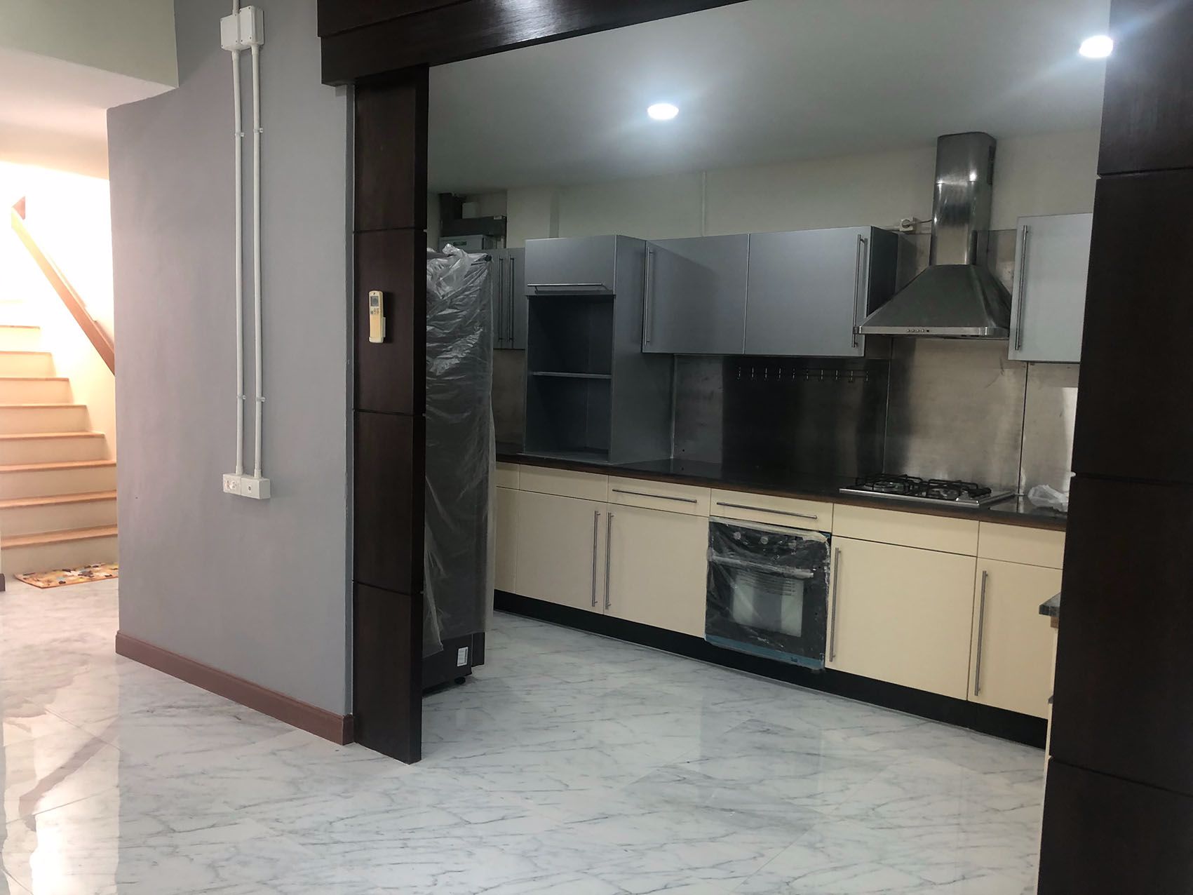 ให้เช่าบ้านตกแต่งใหม่-สุขุมวิทซ4-ใกล้-bts-นานา-3ชั้น-4นอน-ครัว-แอร์-เช่า-48000บ-ด-โทร-093-9594717