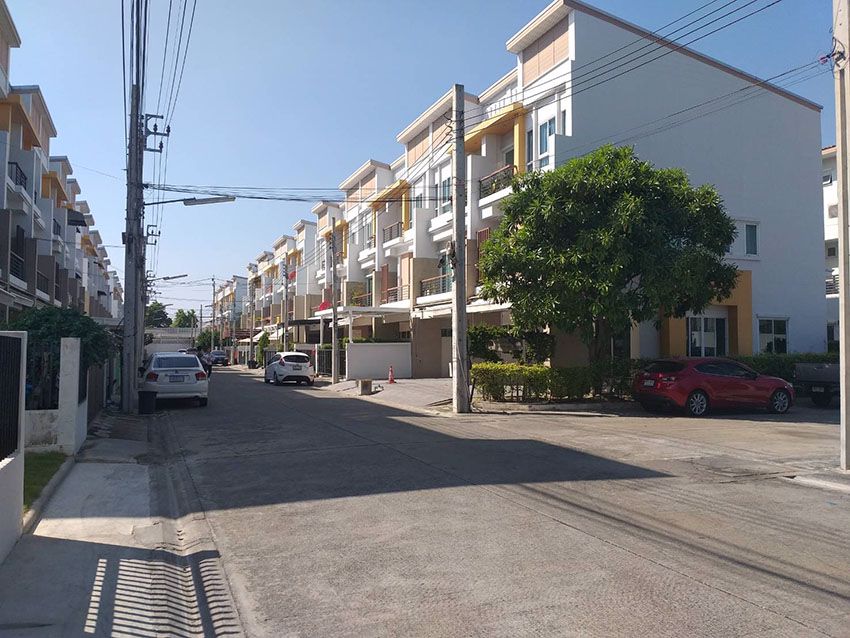 ให้เช่าทาวน์โฮม-3-ชั้น-ภณาสิริ-เกษตร-นวมินทร์-ซอยมัยลาภ-4นอน-ครัว-เช่า-22000บ-ด-โทร-093-9594717