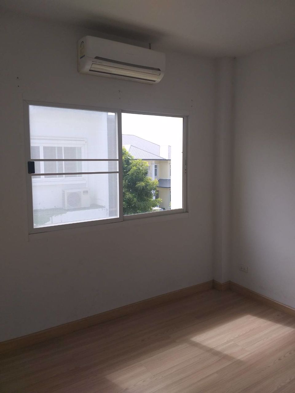 ให้เช่าทาวน์โฮม-3-ชั้น-ภณาสิริ-เกษตร-นวมินทร์-ซอยมัยลาภ-4นอน-ครัว-เช่า-22000บ-ด-โทร-093-9594717