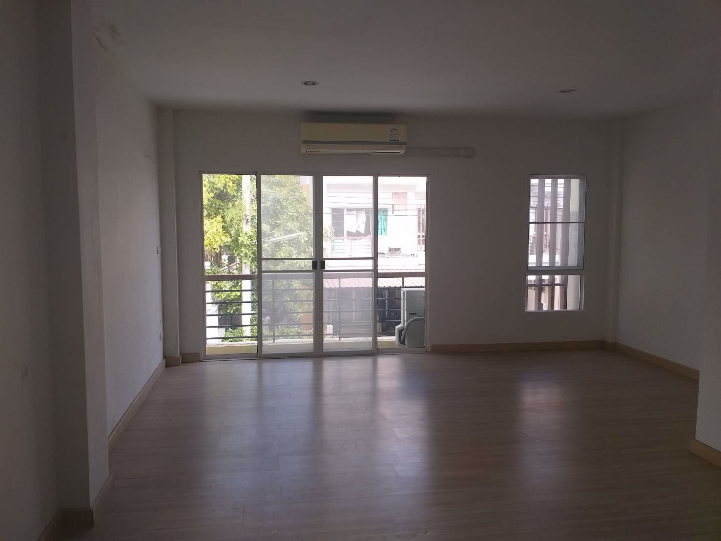 ให้เช่าทาวน์โฮม-3-ชั้น-ภณาสิริ-เกษตร-นวมินทร์-ซอยมัยลาภ-4นอน-ครัว-เช่า-22000บ-ด-โทร-093-9594717