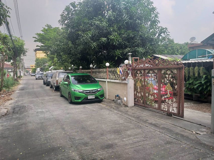 ขายบ้านเดี่ยว-109ตรว-ถพระรามเก้า-ใกล้ห้างเดอะไนน์-มอเตอร์เวย์-ทางด่วน-ขาย-13ล้าน-โทร093-9594717