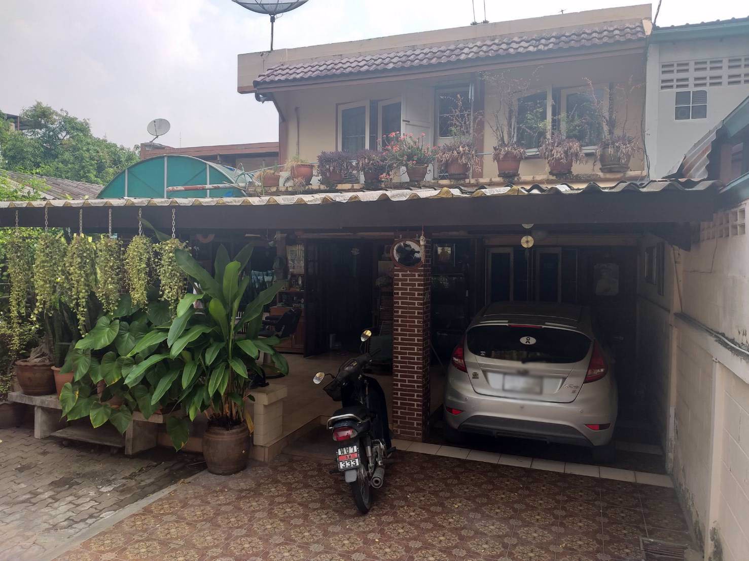 ขายบ้านเดี่ยว-109ตรว-ถพระรามเก้า-ใกล้ห้างเดอะไนน์-มอเตอร์เวย์-ทางด่วน-ขาย-13ล้าน-โทร093-9594717