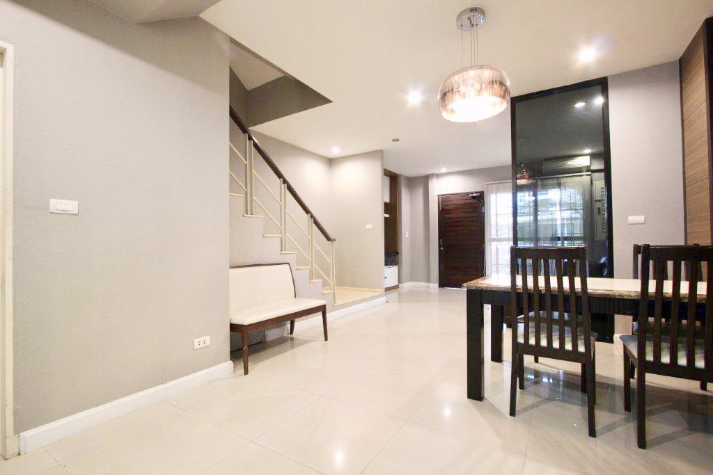 ขายทาวน์โฮมอารียาแมนดารีนา-ถสุขุมวิท77-30ตรว-3ชั้น-เหมาะซื้อลงทุน-ขาย-99ล้าน-โทร093-9594717