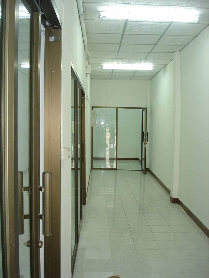 ให้เช่าอาคารพาณิชย์-5ชั้น-1คูหา-ริมถนนรามคำแหง-เช่า-35000-บาท-เดือน-โทร-093-9594717