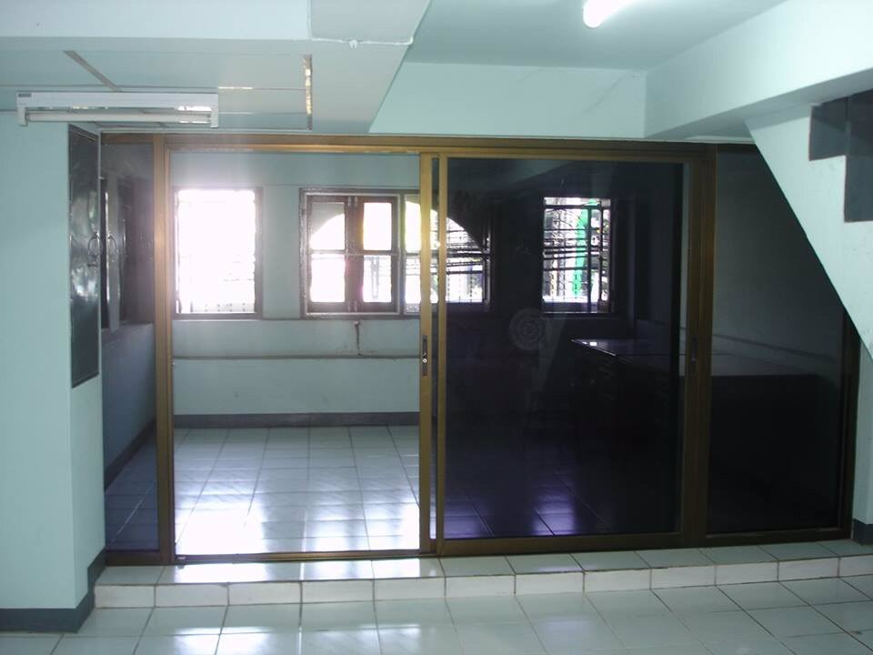 ให้เช่าอาคารพาณิชย์-5ชั้น-1คูหา-ริมถนนรามคำแหง-เช่า-35000-บาท-เดือน-โทร-093-9594717