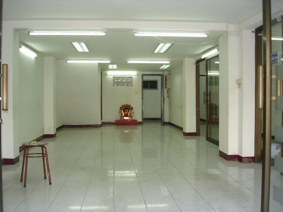 ให้เช่าอาคารพาณิชย์-5ชั้น-1คูหา-ริมถนนรามคำแหง-เช่า-35000-บาท-เดือน-โทร-093-9594717