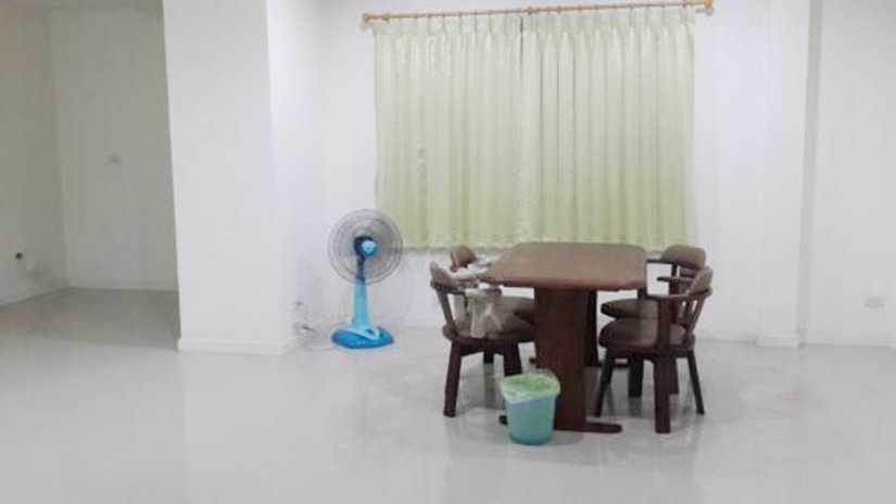 ให้เช่าบ้าน-2ชั้น-มนันท์นรินทร์-ปทุมธานี-ใกล้มรังสิต-43ตรว-3นอน-เช่า18000-บ-ด-โทร093-9594717