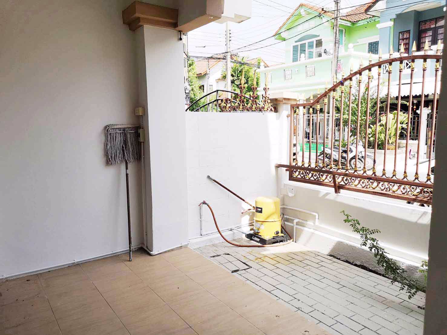 ให้เช่าทาวน์เฮ้าส์-2ชั้น-มเมืองเอก5-ใกล้มรังสิต-3นอน-2น้ำ-เฟอร์พร้อม-เช่า-15000บ-ด-093-9594717