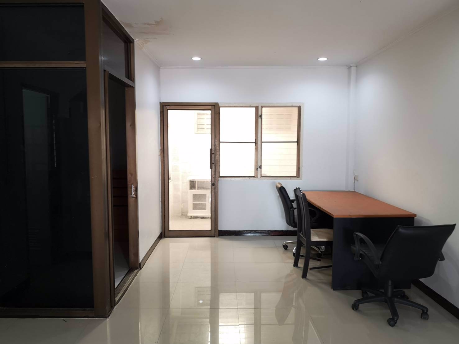 ให้เช่าทาวน์เฮ้าส์-2ชั้น-มเมืองเอก5-ใกล้มรังสิต-3นอน-2น้ำ-เฟอร์พร้อม-เช่า-15000บ-ด-093-9594717