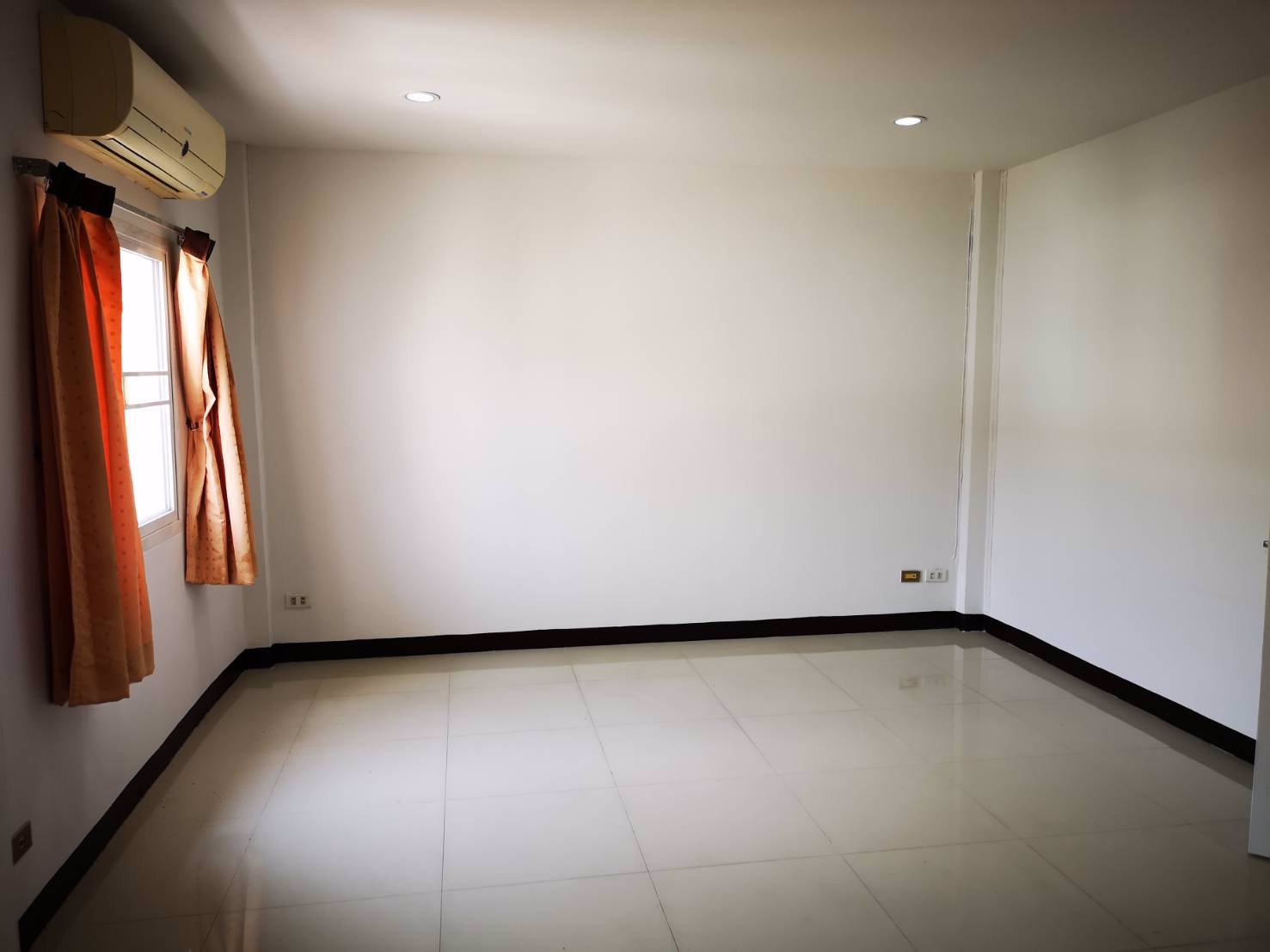 ให้เช่าทาวน์เฮ้าส์-2ชั้น-มเมืองเอก5-ใกล้มรังสิต-3นอน-2น้ำ-เฟอร์พร้อม-เช่า-15000บ-ด-093-9594717