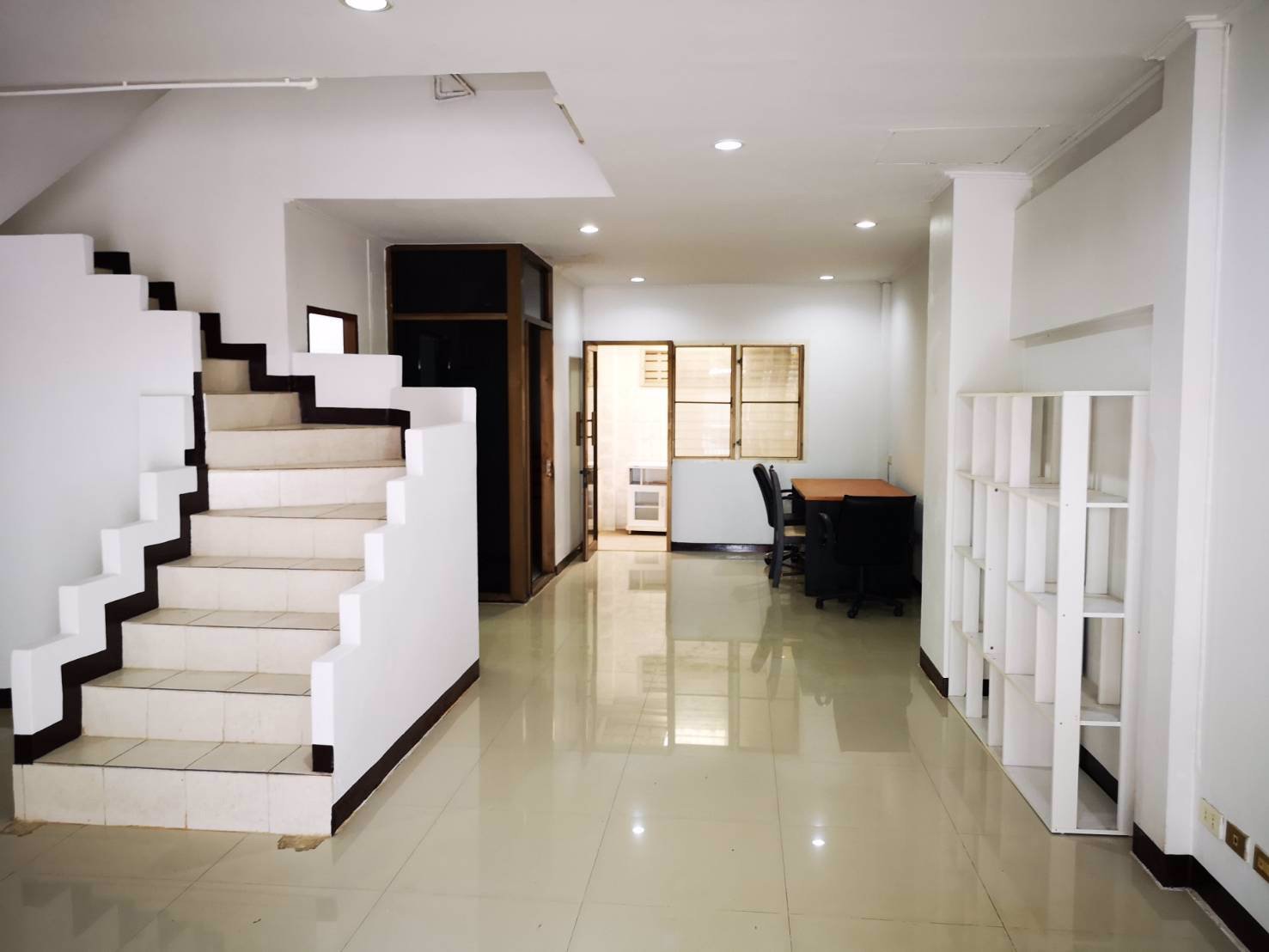 ให้เช่าทาวน์เฮ้าส์-2ชั้น-มเมืองเอก5-ใกล้มรังสิต-3นอน-2น้ำ-เฟอร์พร้อม-เช่า-15000บ-ด-093-9594717