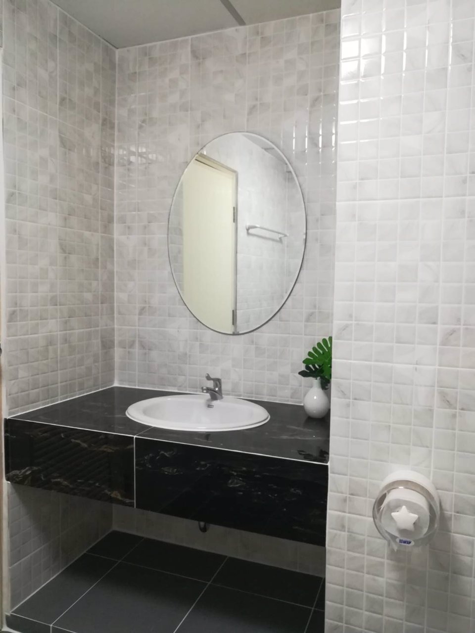 ขายคอนโด-แต่งสวยพร้อมสวนระเบีบง-ย่านโชคชัย-4