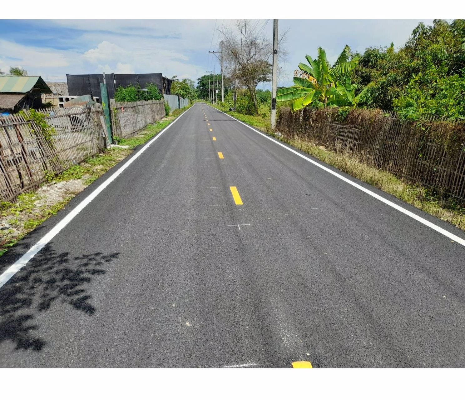 ขายที่ดินสวย-ทำเลดีมากๆ-ติดถนนหลักของชุมชน-ลาดยางดำ-และติดถนนสองด้าน