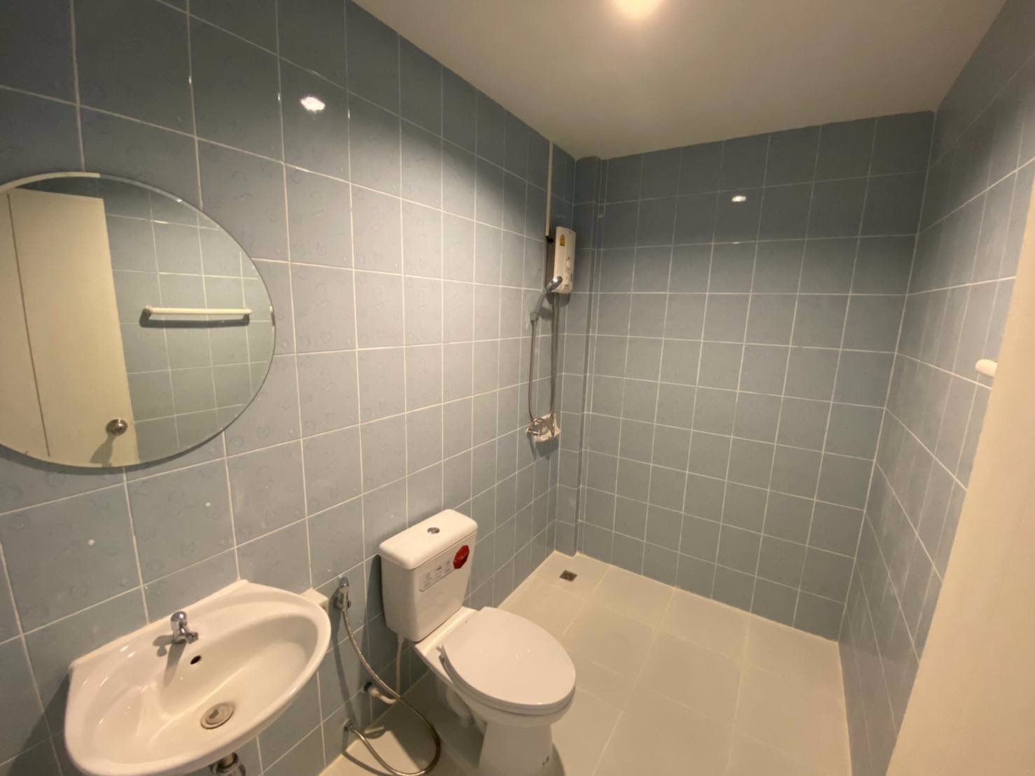 ขายถูกทาวน์เฮ้าส์-มเพลินใจ2-เนินพระ-เมืองระยอง-รีโนเวทใหม่เฟอร์ครบ-ใกล้อัสสัมชัญระยอง