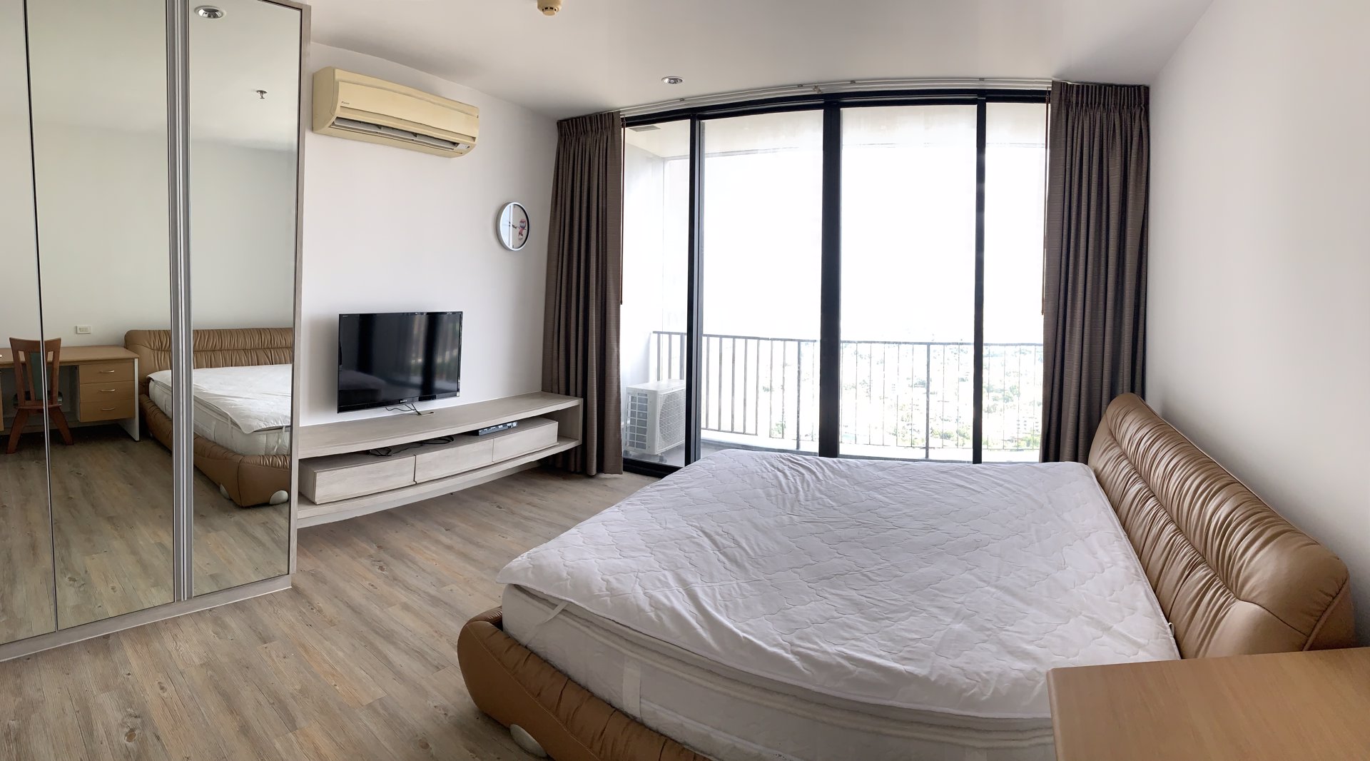 the-issara-lardprao-condo-for-rent-40th-floor-great-view-
fully-furnished-rental-15000-month