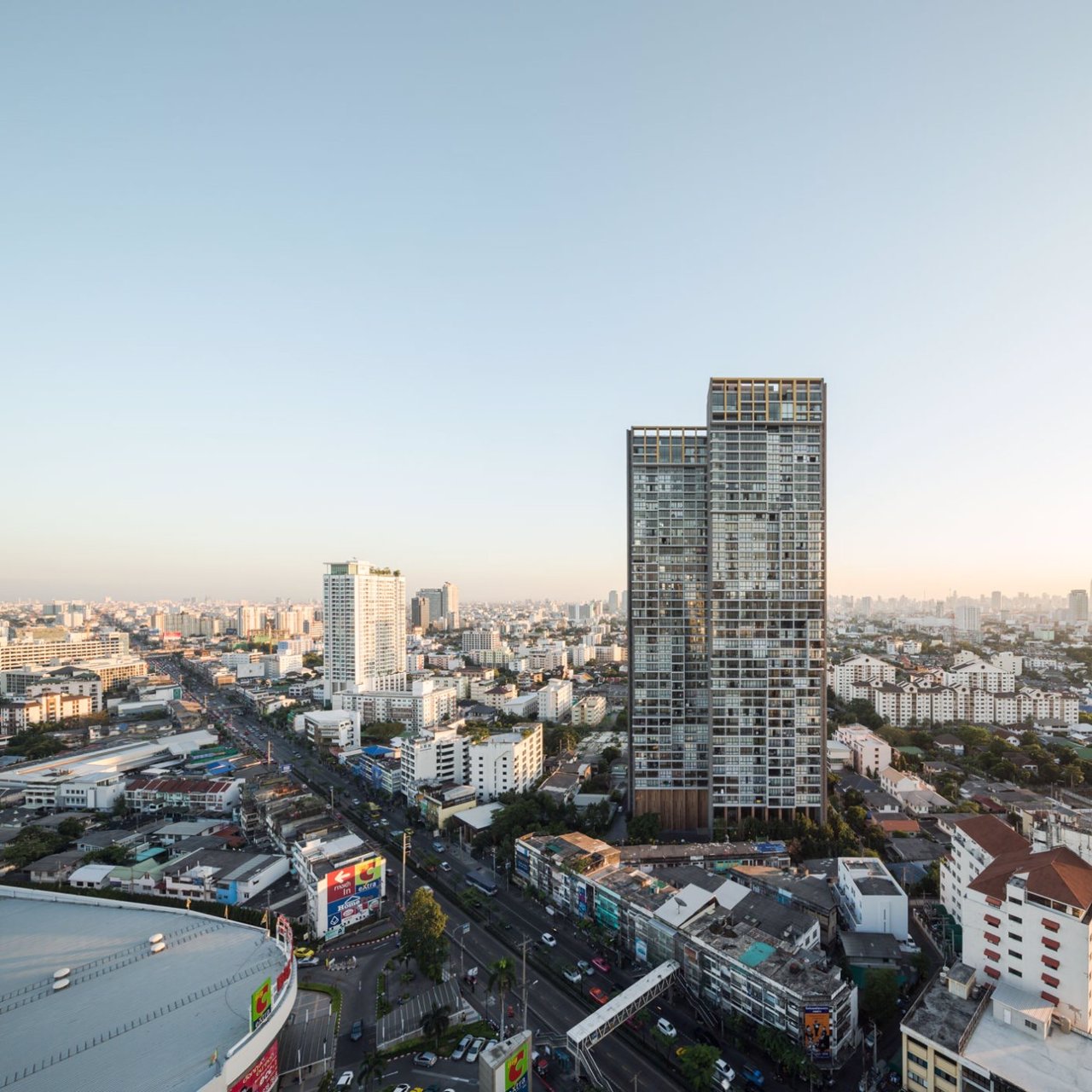 the-issara-lardprao-condo-for-rent-40th-floor-great-view-
fully-furnished-rental-15000-month