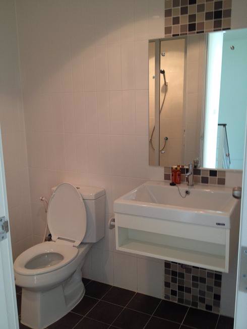 ให้เช่าทาวเฮาส์สภาพใหม่ใกล้รถไฟฟ้า-bts-ถูกที่สุดในโครงการ-