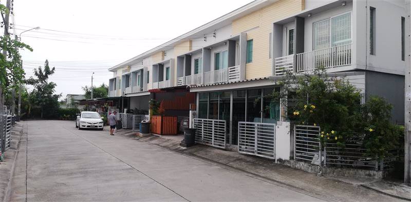 ให้เช่าทาวเฮาส์สภาพใหม่ใกล้รถไฟฟ้า-bts-ถูกที่สุดในโครงการ-