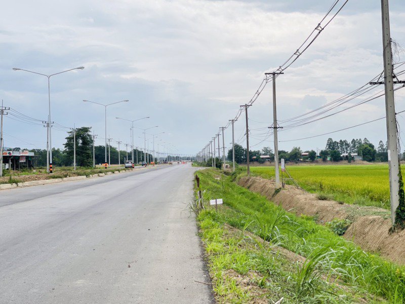 ที่ดินเปล่า-9ไร่-2งาน-99ตารางวา-ติดถนน-4เลน-สวรรคโลก-ทุ่งเสลี่ยม